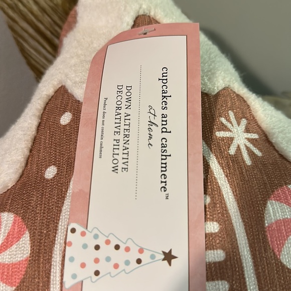 NWT cupcakes and cashmere Pastel GINGERBREAD HOUSE DECORATIVE THROW PILLOW - Picture 8 of 8